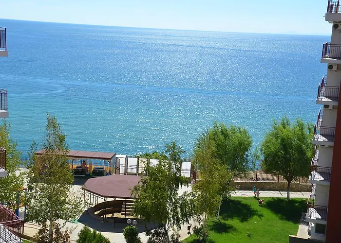 Single Private In Marina View Fort Beach شقة *