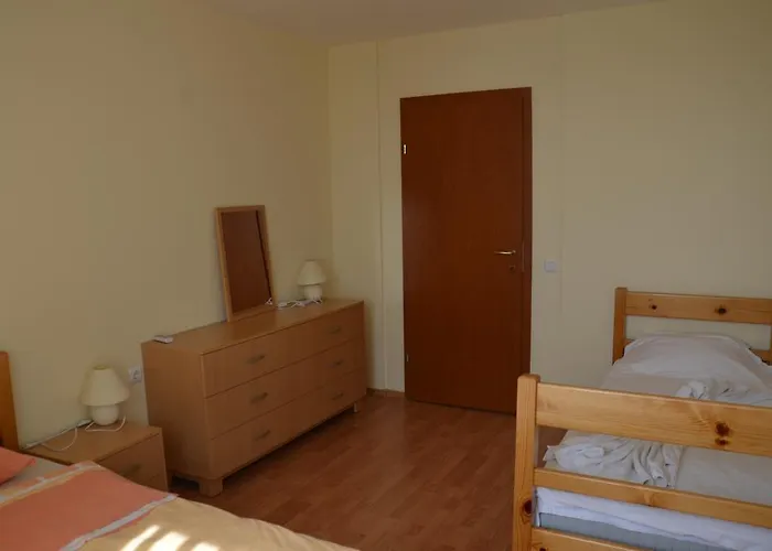 Single Private In Marina View Fort Beach شقة