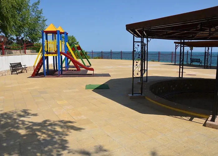 Single Private In Marina View Fort Beach شقة *