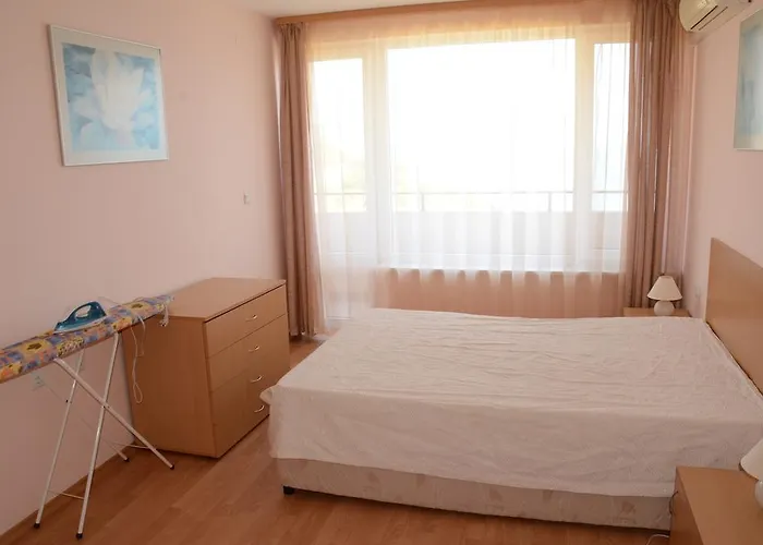 Single Private In Marina View Fort Beach شقة *