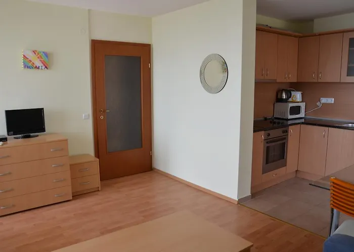 Single Private In Marina View Fort Beach شقة