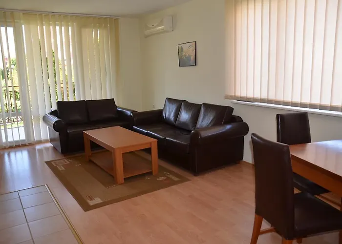 Single Private In Marina View Fort Beach شقة