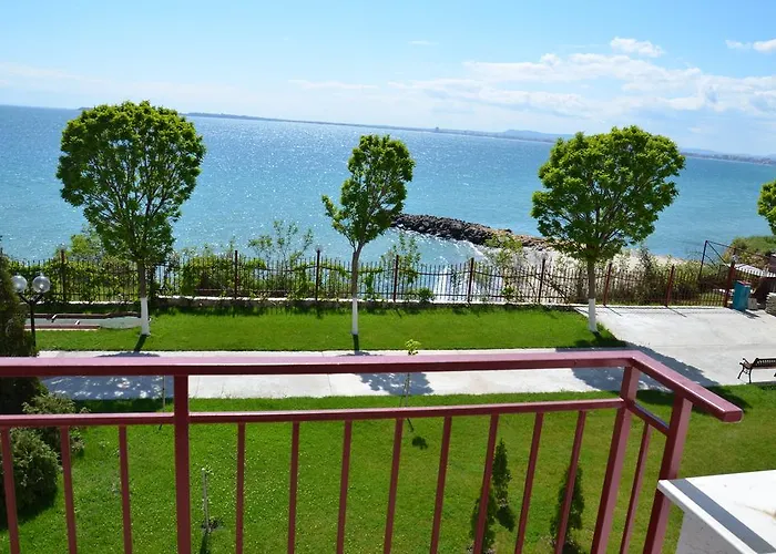 Single Private In Marina View Fort Beach شقة *